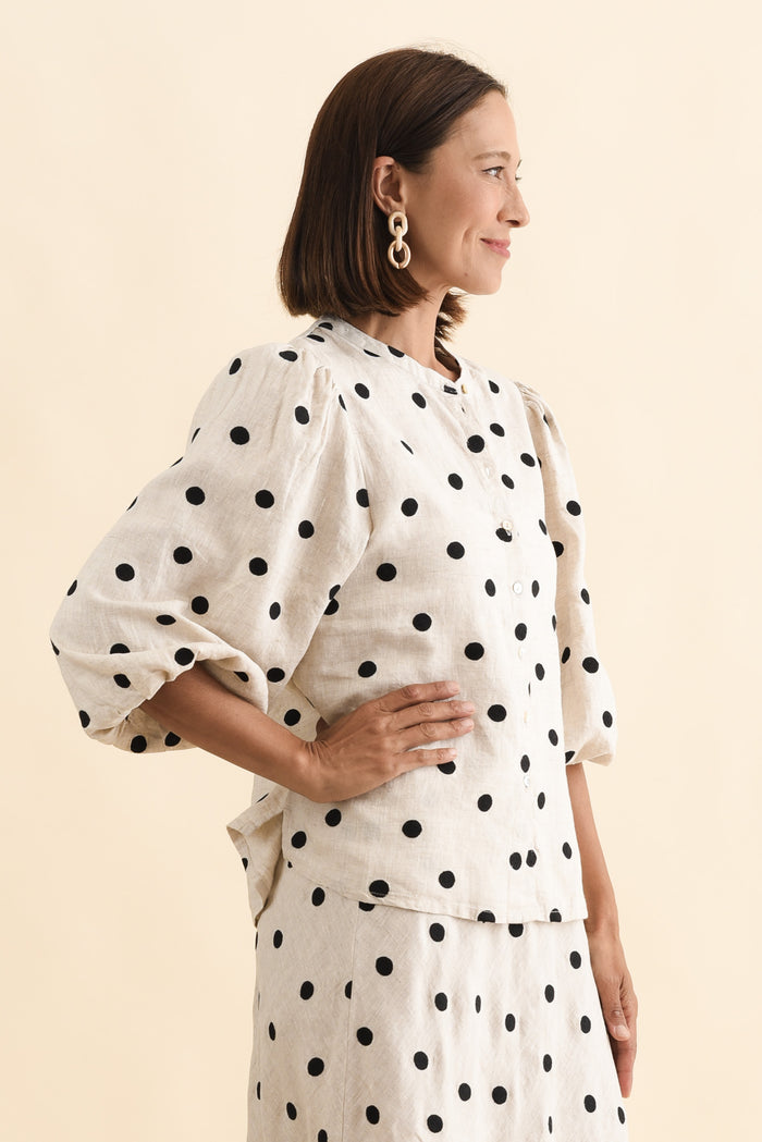 Teya Beige Spot Linen Puff Sleeve Blouse,Brunette model,alt text|model:Cara