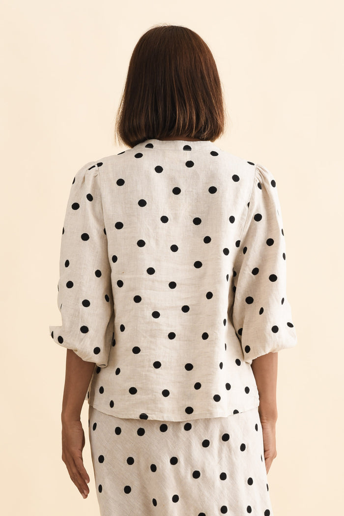 Teya Beige Spot Linen Puff Sleeve Blouse,Brunette model,alt text|model:Cara