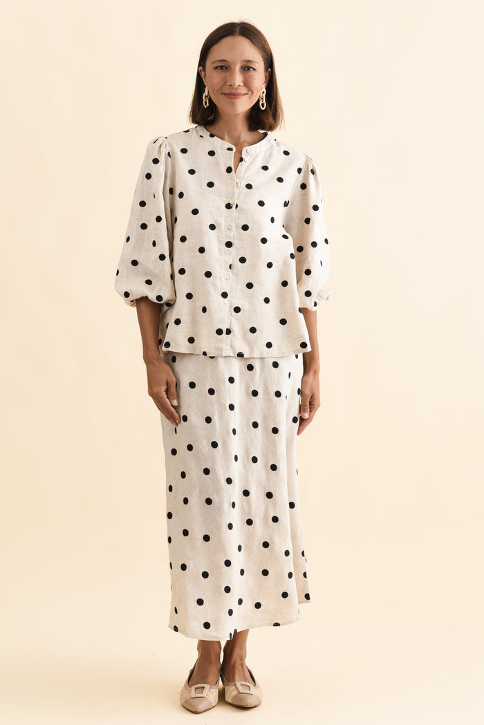 Teya Beige Spot Linen Puff Sleeve Blouse,Brunette model,alt text|model:Cara