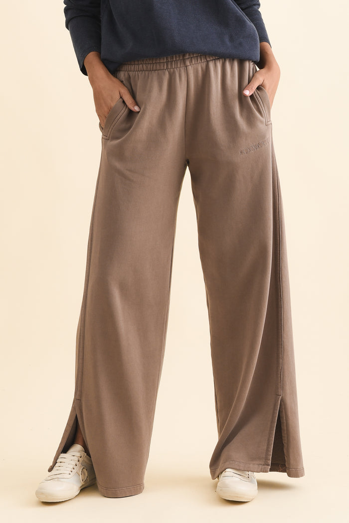 Venus Mocha Cotton Wide Leg Sweatpants,Brunette model,alt text|model:Brontie