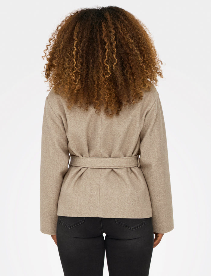 Veste à ceinture