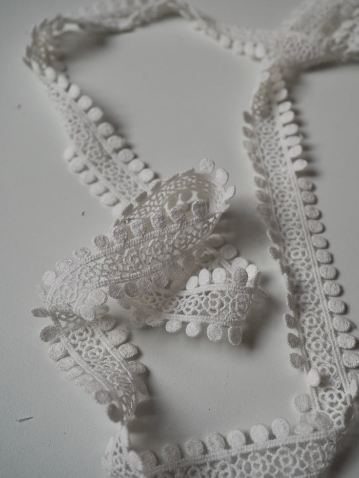White Cotton Dot Scallop Lace Trim 25mm